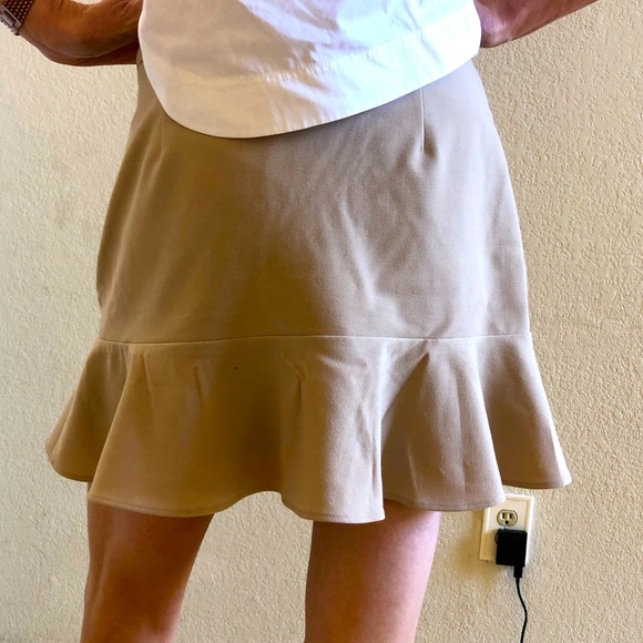 BCBGmaxazria | beige ruffle A-line mini skirt - Picture 4 of 12